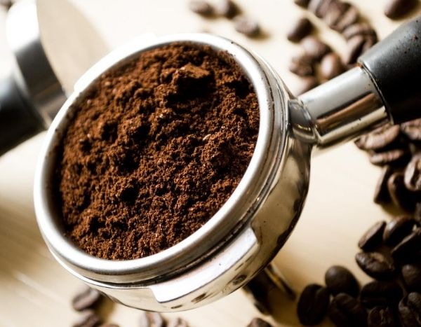 Koffiedik, een schat voor tuinplanten: feit of fabel?