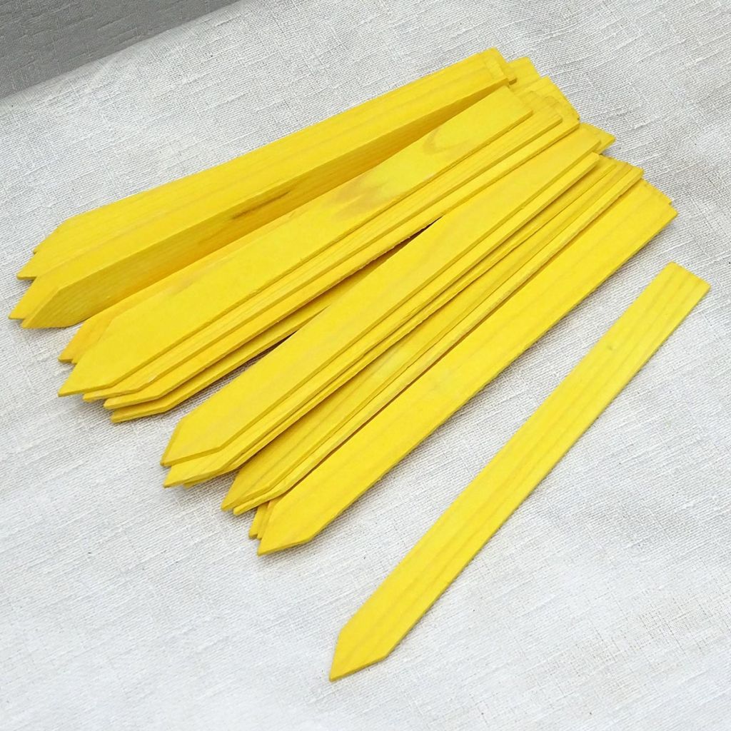 Plantetiket van geel hout